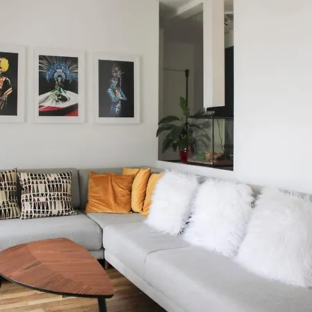 Spacious And Modern Nest With A View On